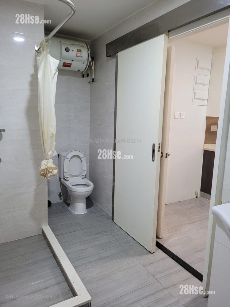 村屋 售盘 4 房 , 2 浴室 1,400 平方尺