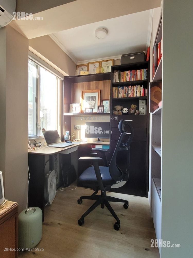 村屋 售盘 4 房 , 2 浴室 1,400 平方尺