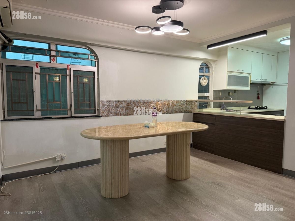 村屋 售盘 4 房 , 2 浴室 1,400 平方尺