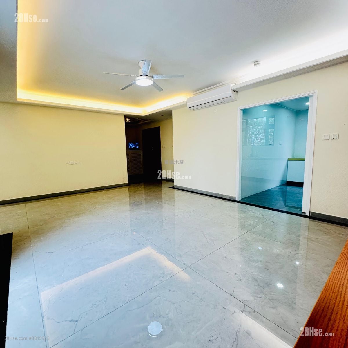 蒙地卡罗别墅 租盘 5+ 房 , 4 浴室 2,044 平方尺