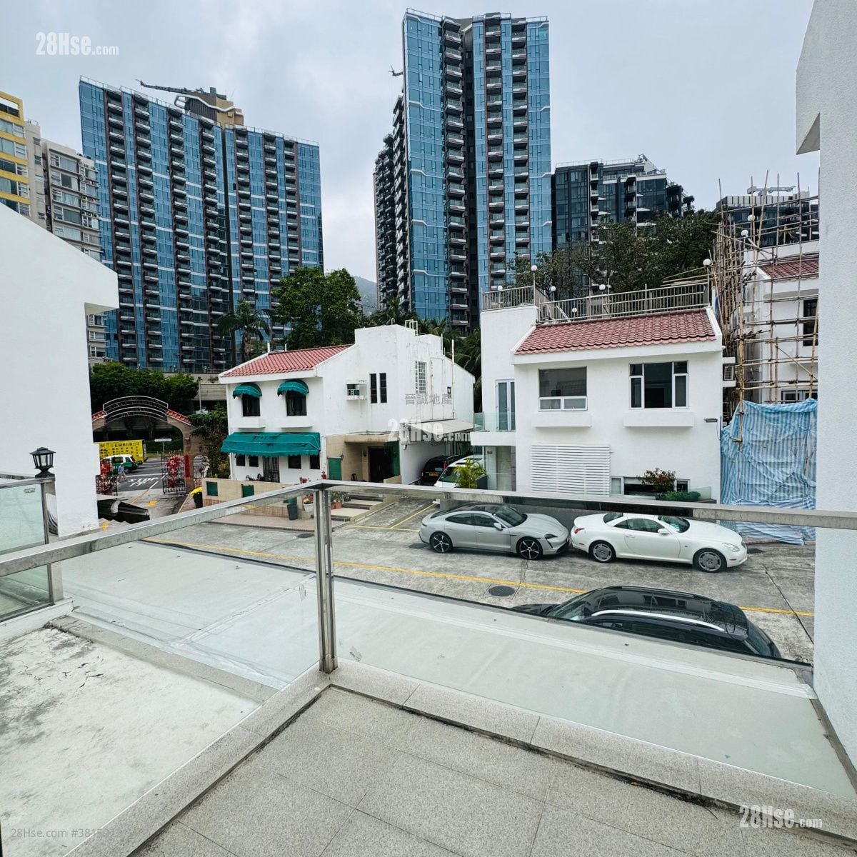 蒙地卡罗别墅 租盘 5+ 房 , 4 浴室 2,044 平方尺