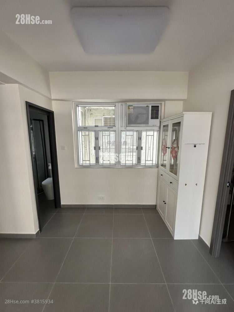 Southern Building Sell 2 Bedrooms , 1 Bathroom 405 ft²