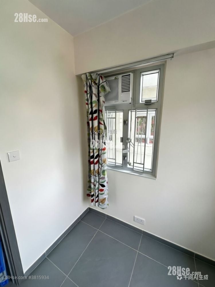 Southern Building Sell 2 Bedrooms , 1 Bathroom 405 ft²