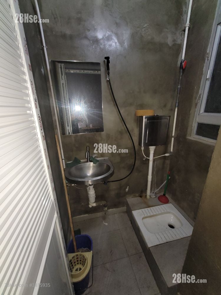 华力工业中心 租盘 1 房 180 平方尺