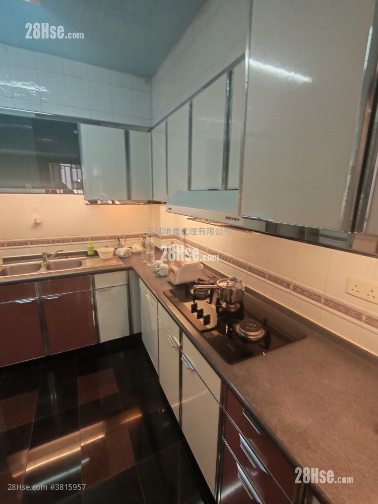 Pristine Villa Sell 3 Bedrooms , 2 Bathrooms 1,066 ft²