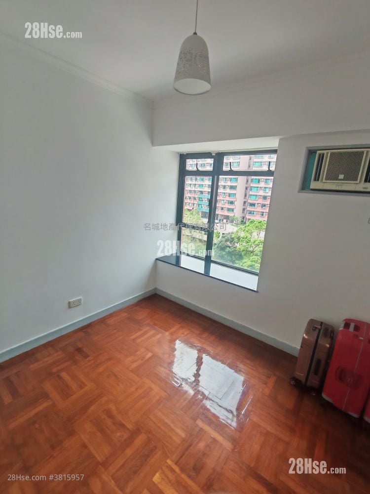 Pristine Villa Sell 3 Bedrooms , 2 Bathrooms 1,066 ft²