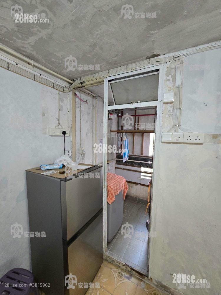 Fu Shin Estate Sell 3 Bedrooms , 1 Bathroom 490 ft²
