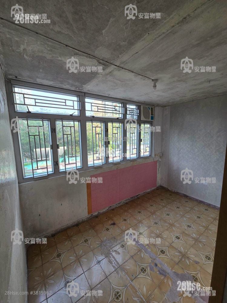 Fu Shin Estate Sell 3 Bedrooms , 1 Bathroom 490 ft²
