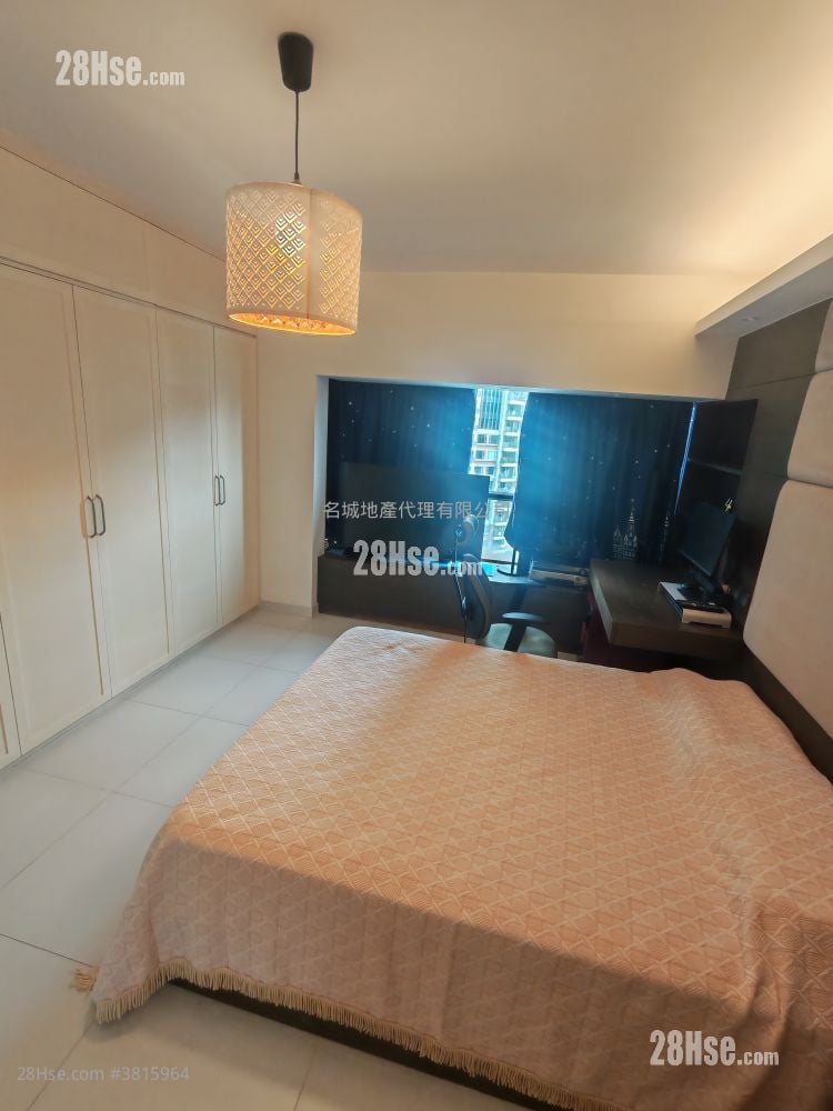 Parc Royale Sell 4 Bedrooms , 2 Bathrooms 1,241 ft²