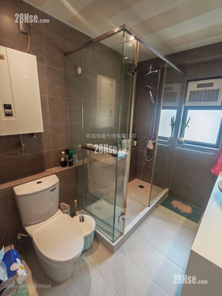 Parc Royale Sell 4 Bedrooms , 2 Bathrooms 1,241 ft²