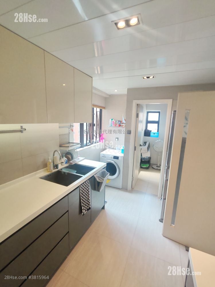 Parc Royale Sell 4 Bedrooms , 2 Bathrooms 1,241 ft²