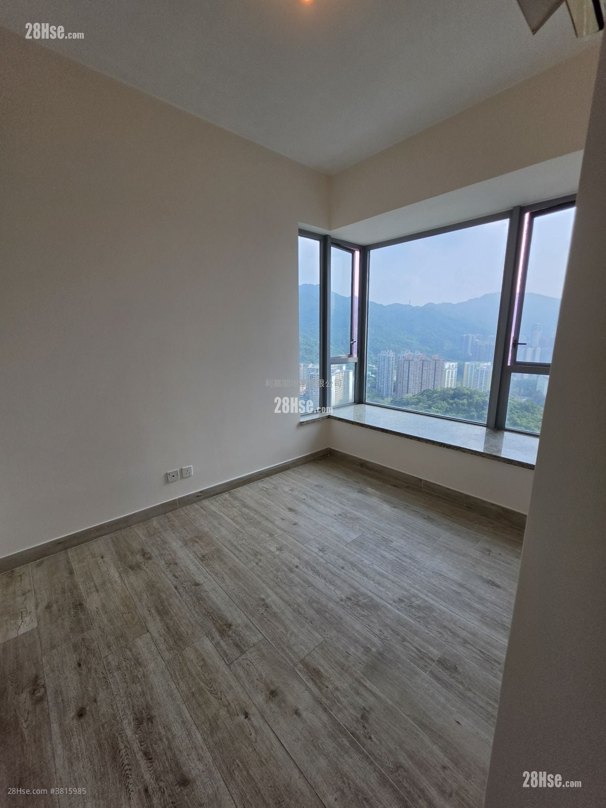 The Riverpark Sell 4 Bedrooms , 2 Bathrooms 1,168 ft²