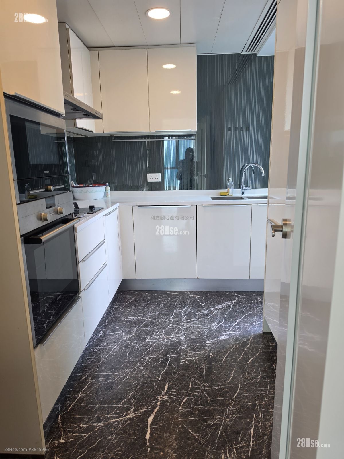 The Riverpark Sell 4 Bedrooms , 2 Bathrooms 1,168 ft²