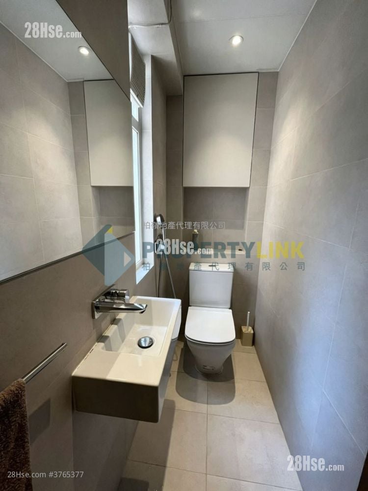 Nam Pak Hong Building Sell 2 Bedrooms , 2 Bathrooms 923 ft²