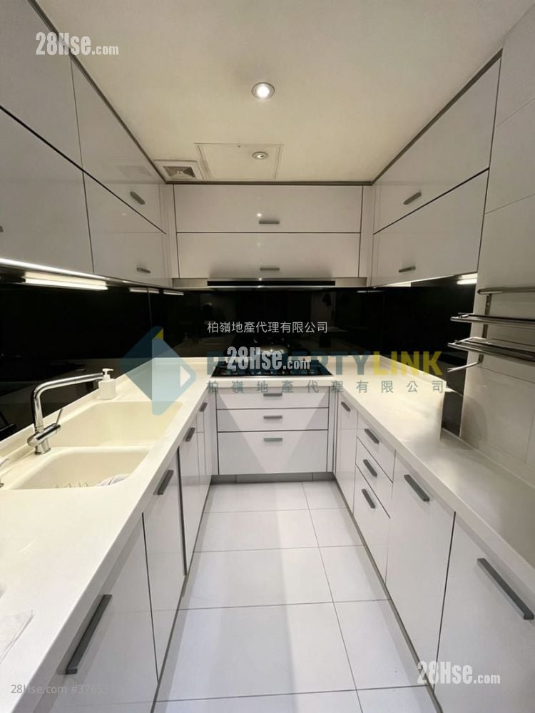 Nam Pak Hong Building Sell 2 Bedrooms , 2 Bathrooms 923 ft²