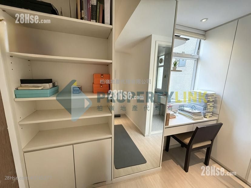 Nam Pak Hong Building Sell 2 Bedrooms , 2 Bathrooms 923 ft²
