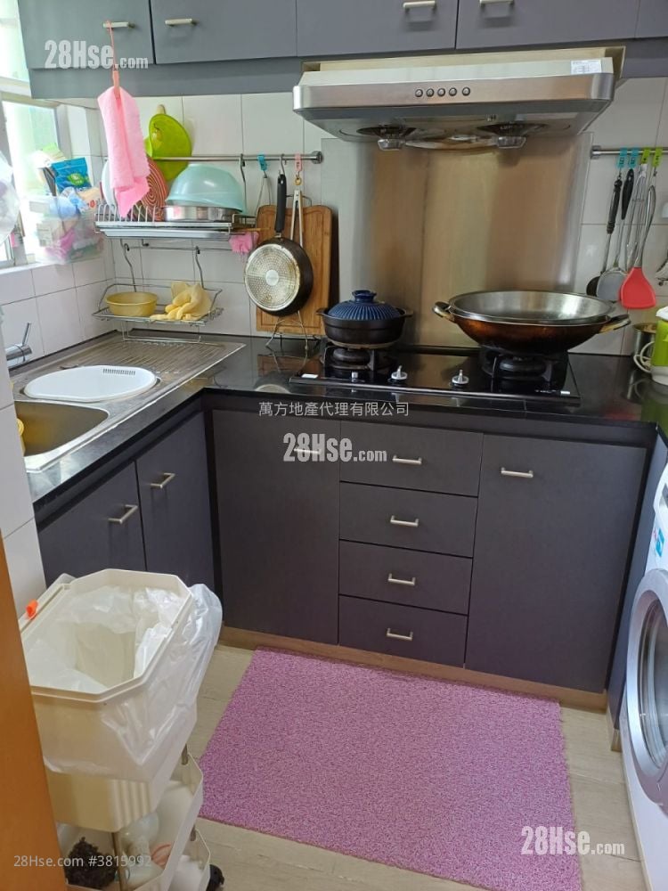 Kam Fung Court Sell 2 Bedrooms , 1 Bathroom 532 ft²