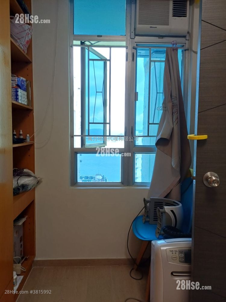 Kam Fung Court Sell 2 Bedrooms , 1 Bathroom 532 ft²