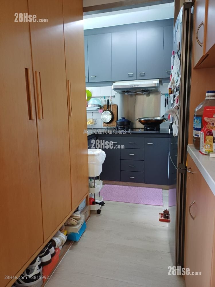 Kam Fung Court Sell 2 Bedrooms , 1 Bathroom 532 ft²