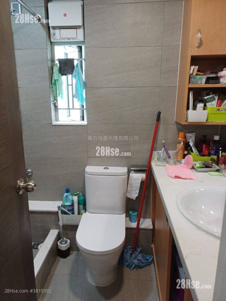 Kam Fung Court Sell 2 Bedrooms , 1 Bathroom 532 ft²