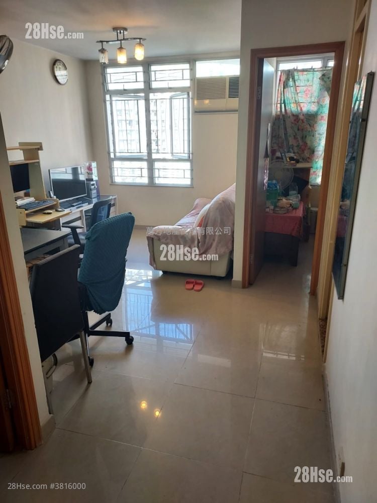 Kam Fung Court Sell 2 Bedrooms , 1 Bathroom 422 ft²