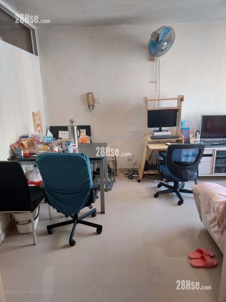 Kam Fung Court Sell 2 Bedrooms , 1 Bathroom 422 ft²