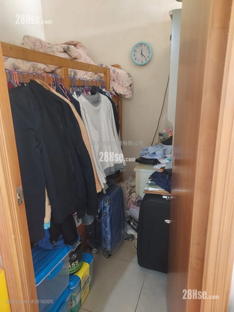 Kam Fung Court Sell 2 Bedrooms , 1 Bathroom 422 ft²