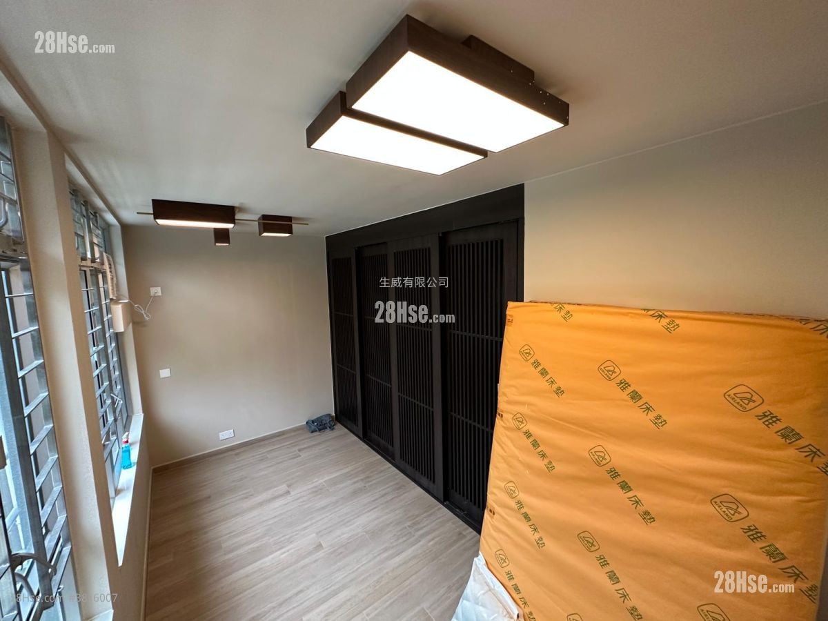 Kam Chun Court Sell 2 Bedrooms , 1 Bathroom 384 ft²