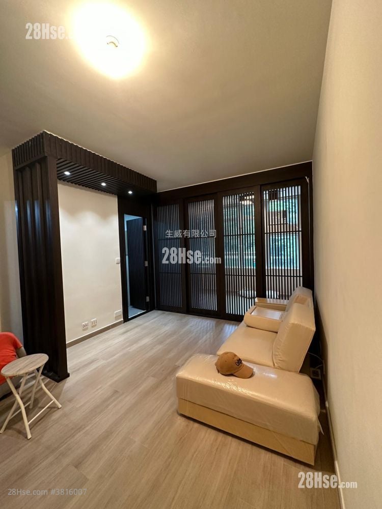 Kam Chun Court Sell 2 Bedrooms , 1 Bathroom 384 ft²