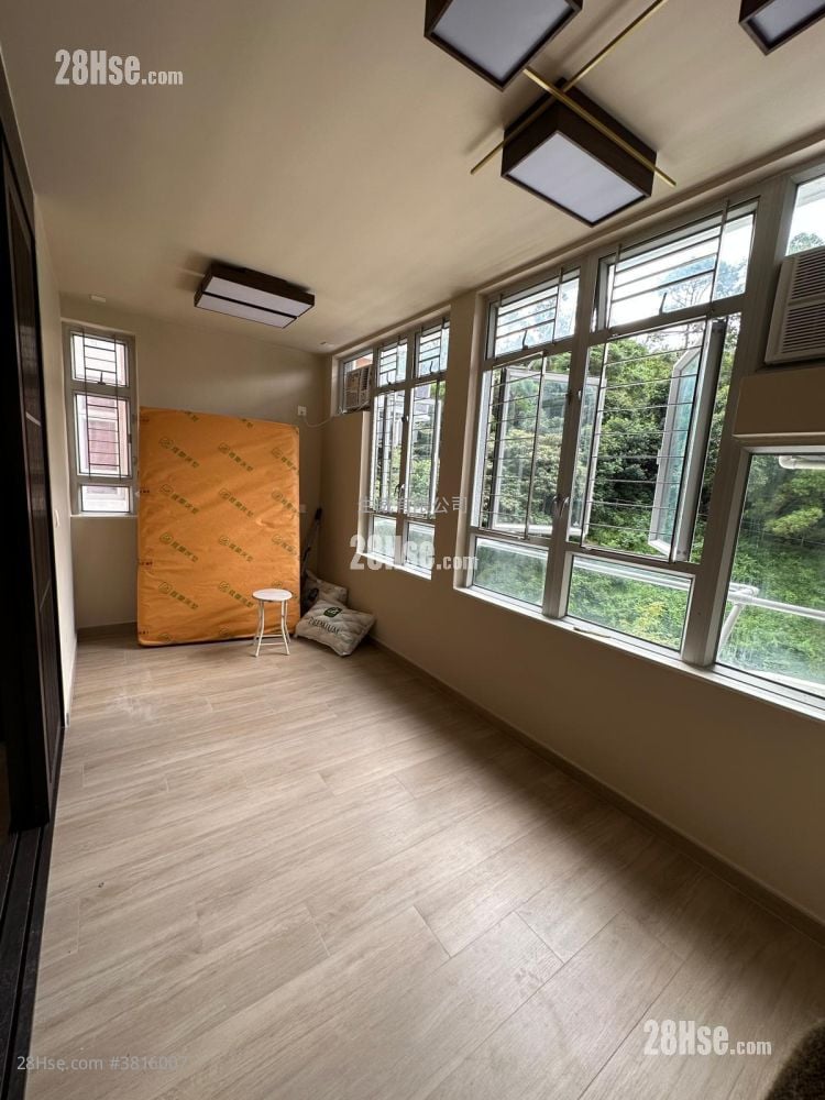 Kam Chun Court Sell 2 Bedrooms , 1 Bathroom 384 ft²