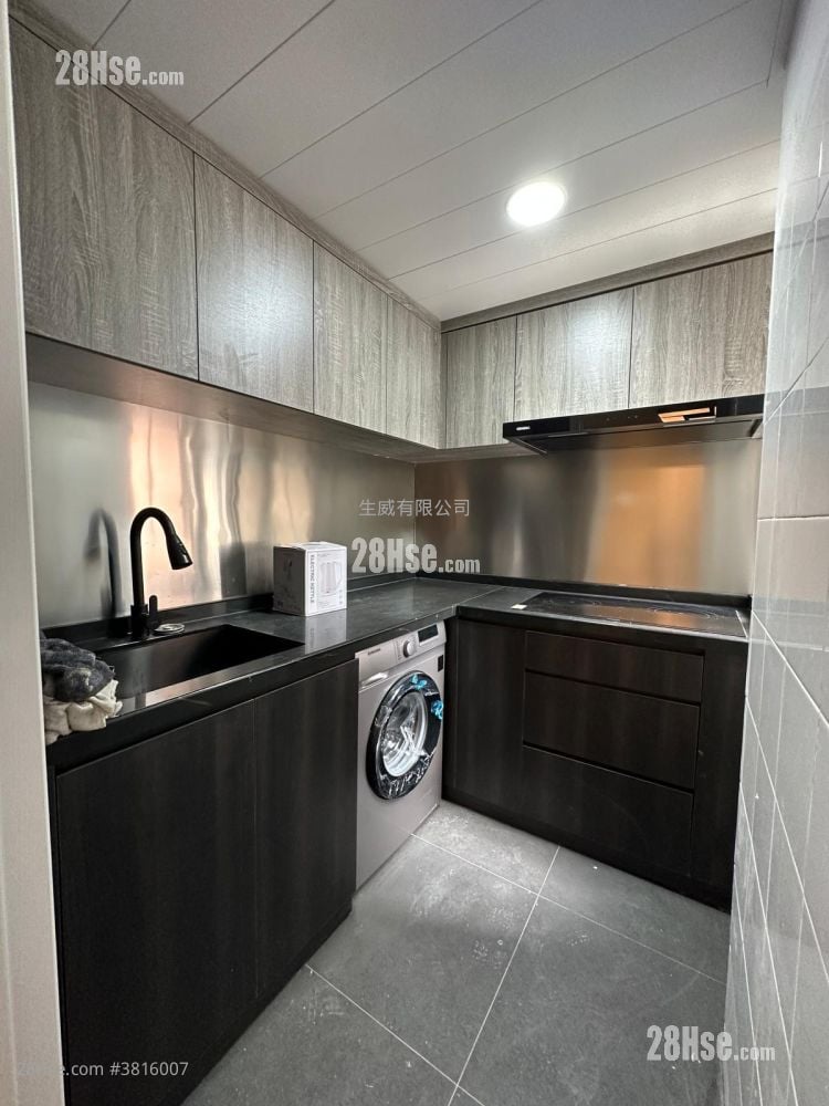 Kam Chun Court Sell 2 Bedrooms , 1 Bathroom 384 ft²