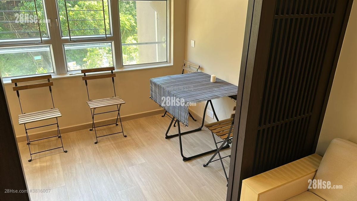 Kam Chun Court Sell 2 Bedrooms , 1 Bathroom 384 ft²