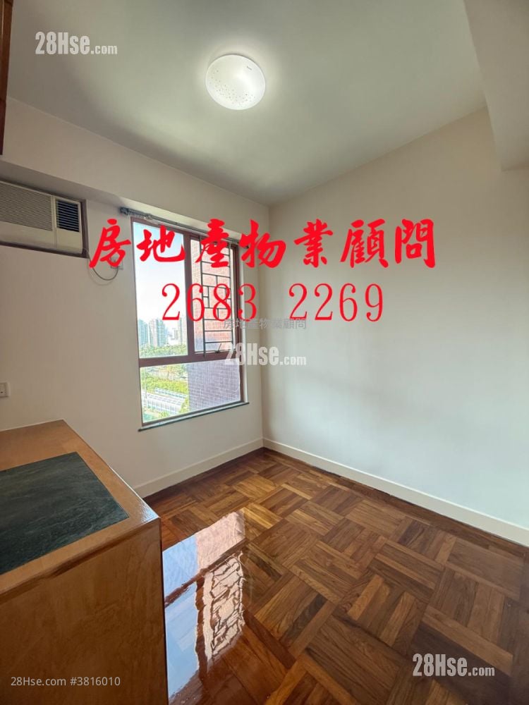 蔚翠花園高層連車位 Sell 3 Bedrooms , 2 Bathrooms 721 ft²