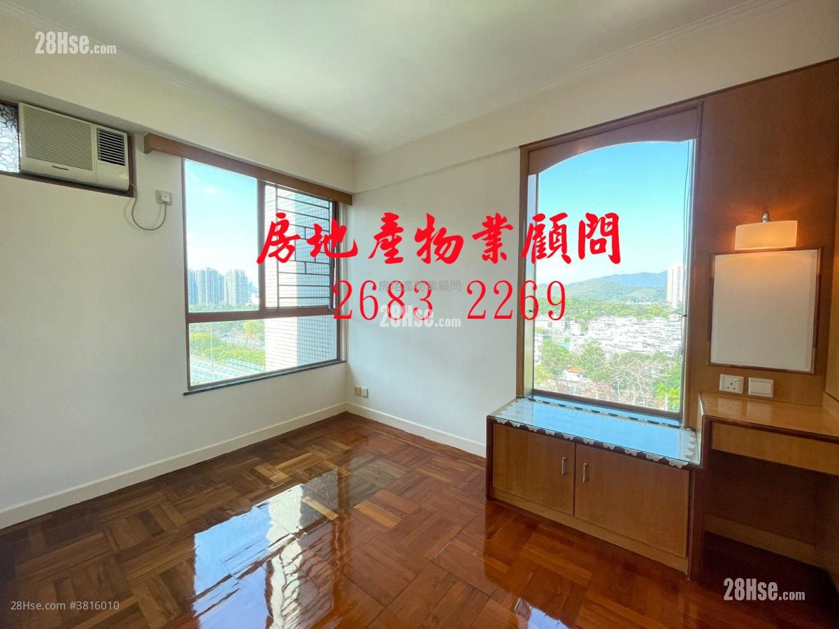 蔚翠花園高層連車位 Sell 3 Bedrooms , 2 Bathrooms 721 ft²