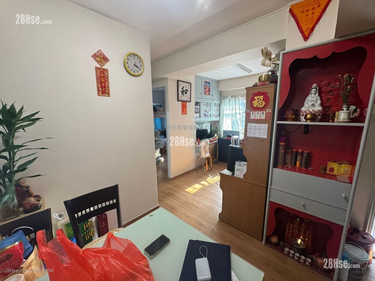 Loong King Mansion Sell 2 Bedrooms , 1 Bathroom 418 ft²