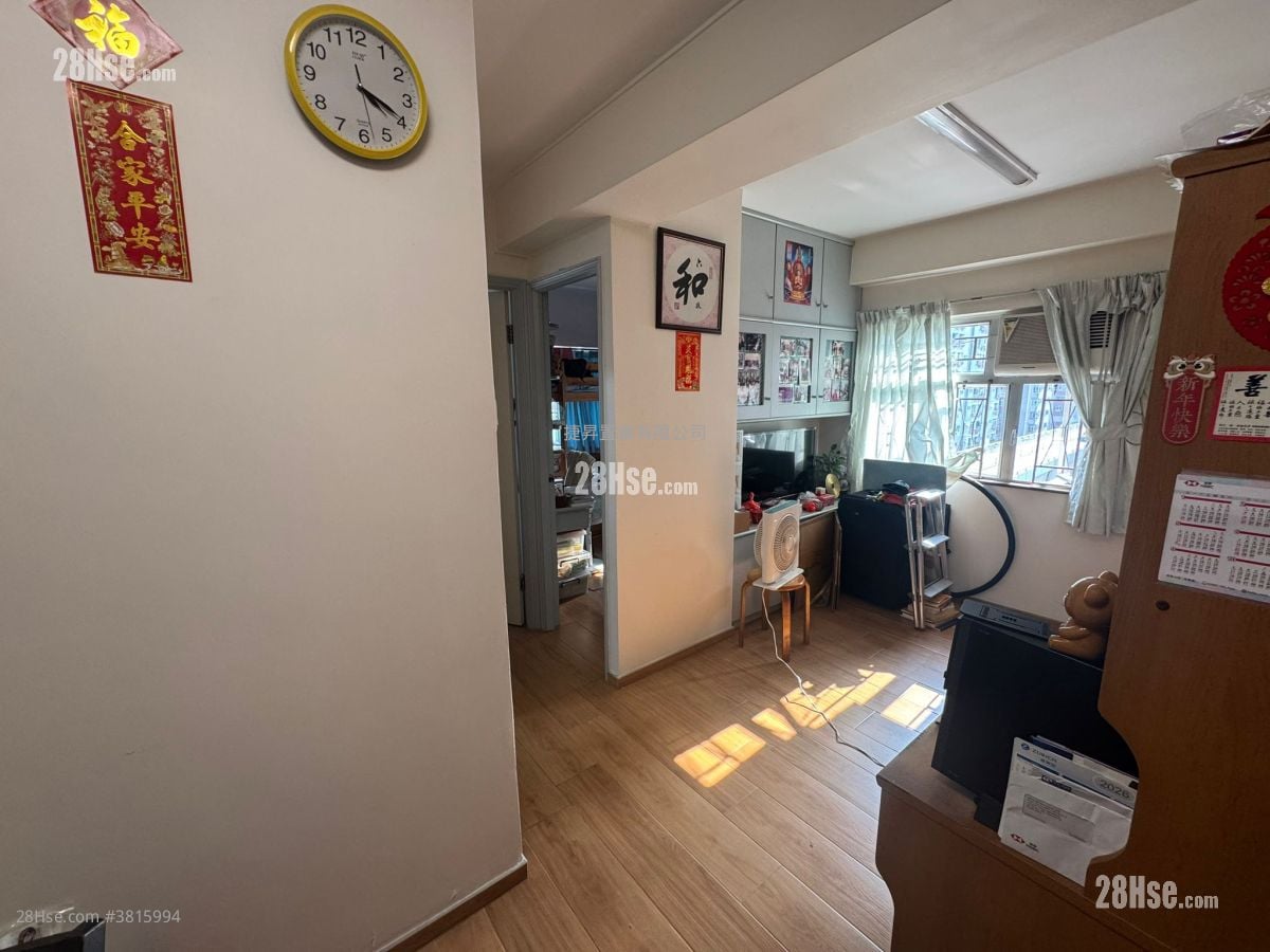 Loong King Mansion Sell 2 Bedrooms , 1 Bathroom 418 ft²