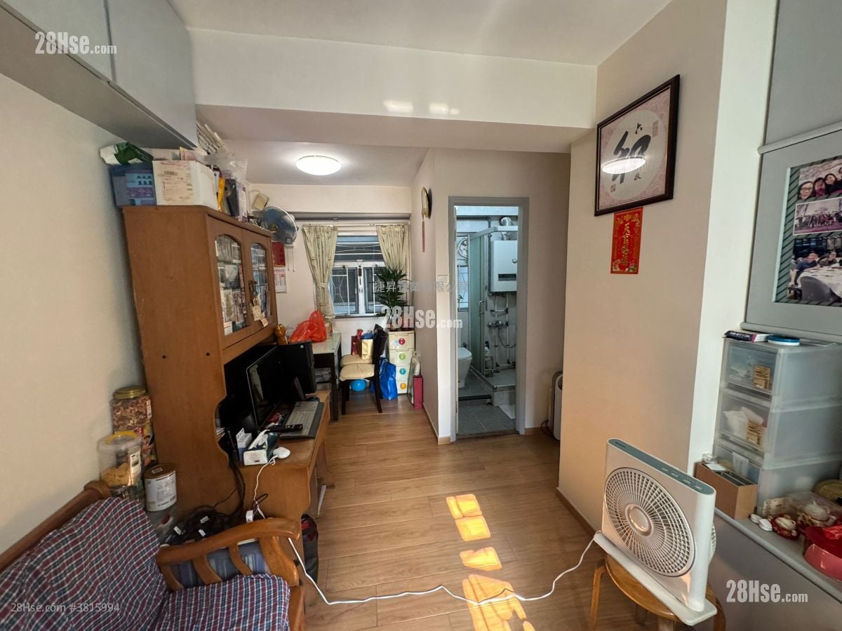 Loong King Mansion Sell 2 Bedrooms , 1 Bathroom 418 ft²