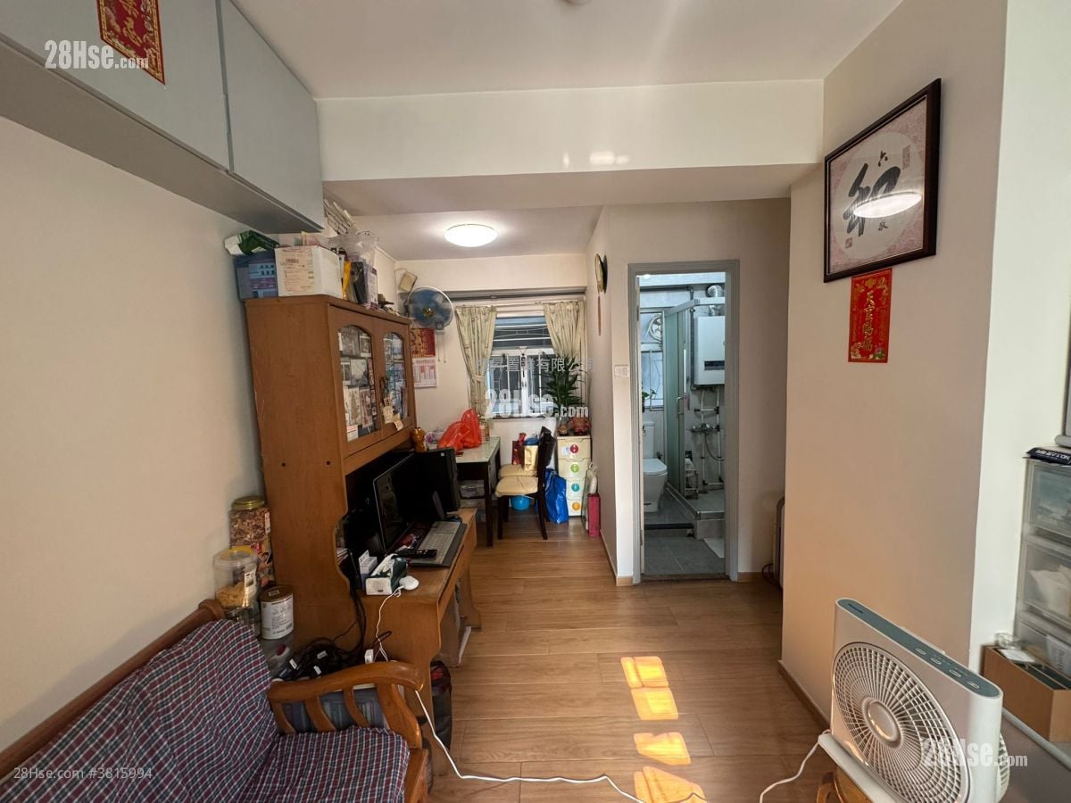 Loong King Mansion Sell 2 Bedrooms , 1 Bathroom 418 ft²