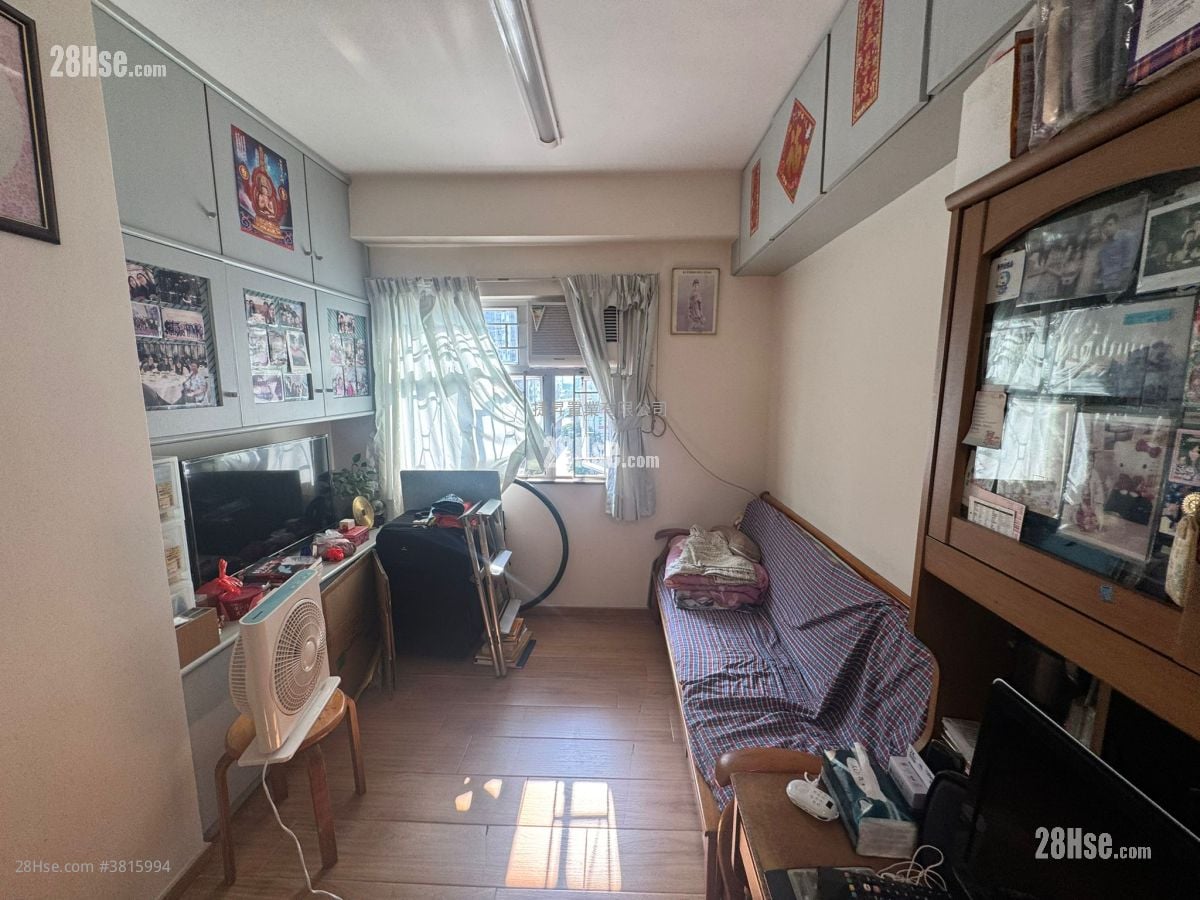 Loong King Mansion Sell 2 Bedrooms , 1 Bathroom 418 ft²