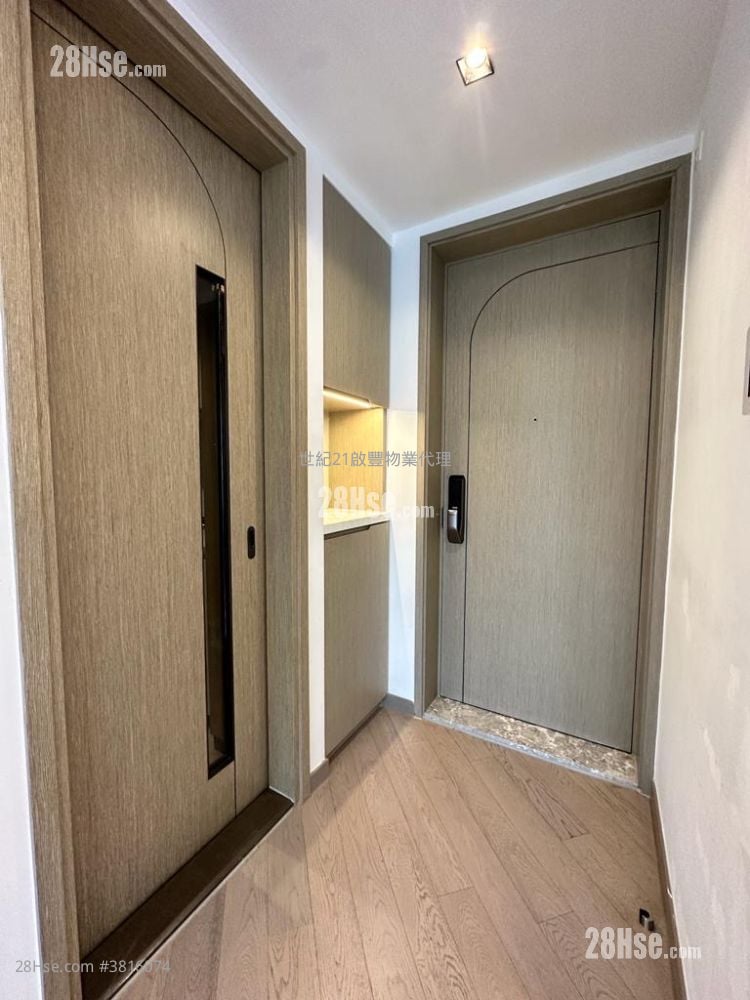 Upper River Bank Rental 2 Bedrooms , 1 Bathroom 557 ft²