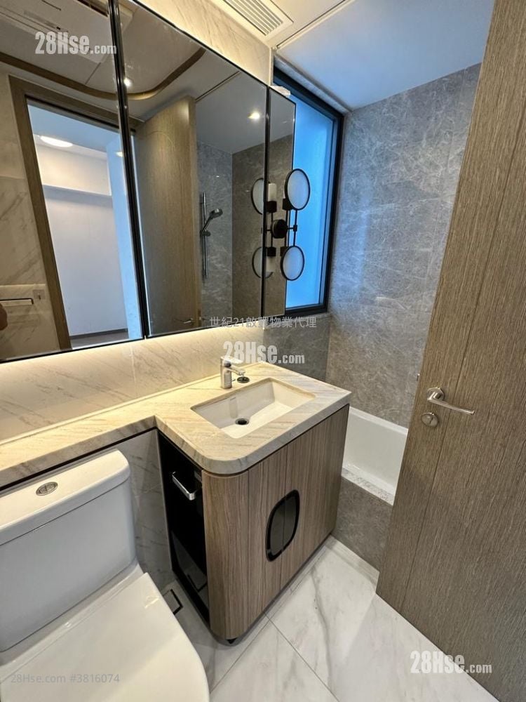 Upper River Bank Rental 2 Bedrooms , 1 Bathroom 557 ft²