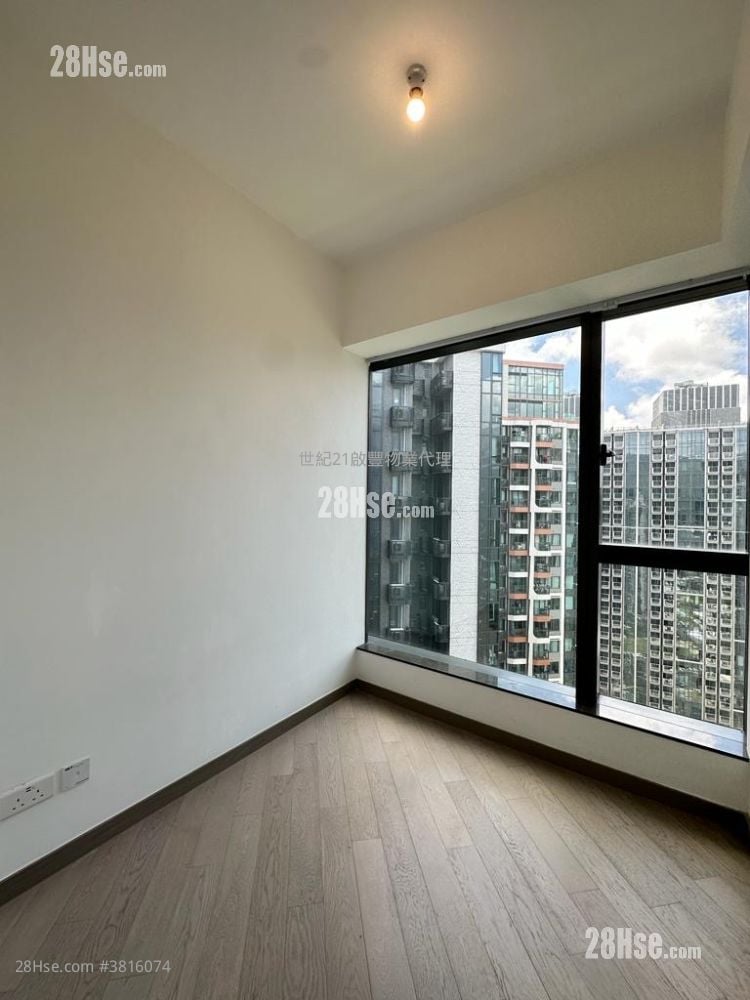 Upper River Bank Rental 2 Bedrooms , 1 Bathroom 557 ft²