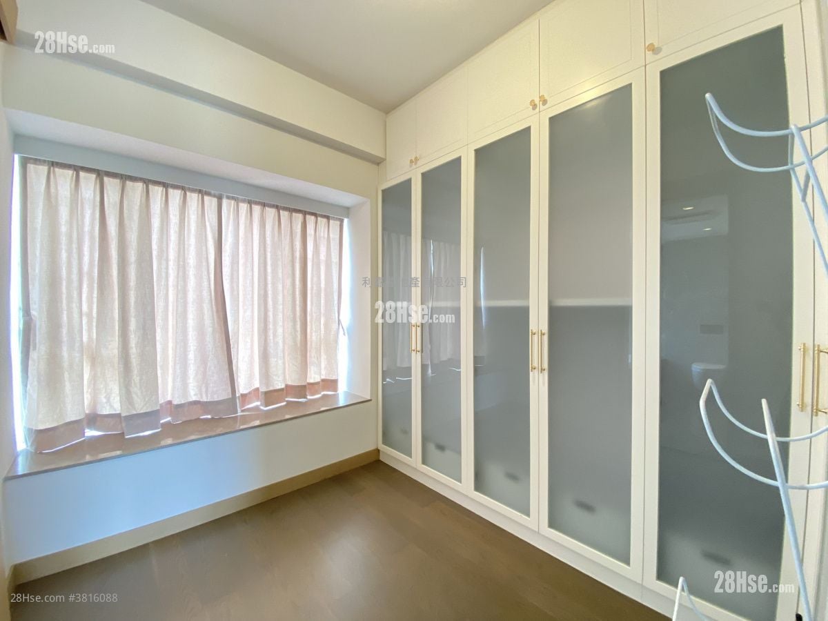 Hampstead Rental 4 Bedrooms , 3 Bathrooms 2,088 ft²