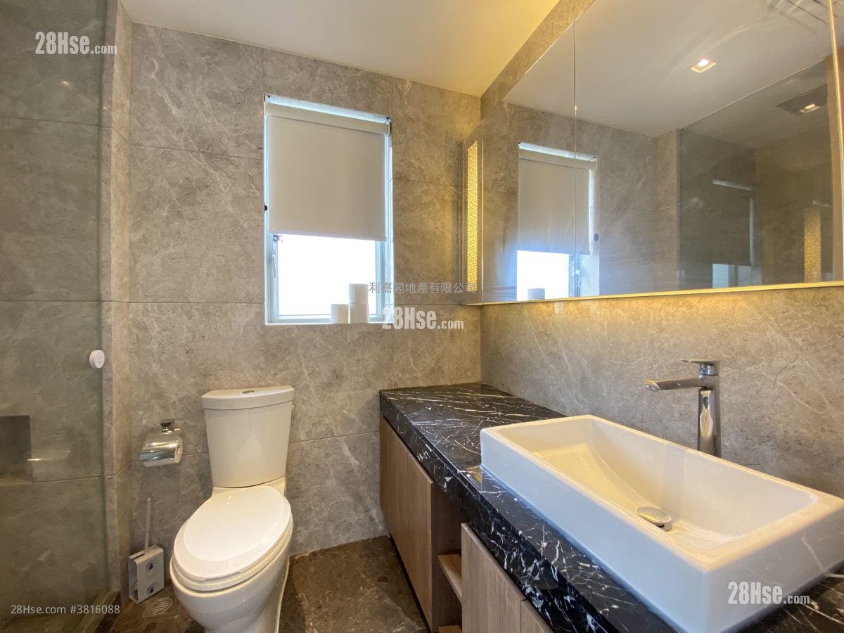 Hampstead Rental 4 Bedrooms , 3 Bathrooms 2,088 ft²