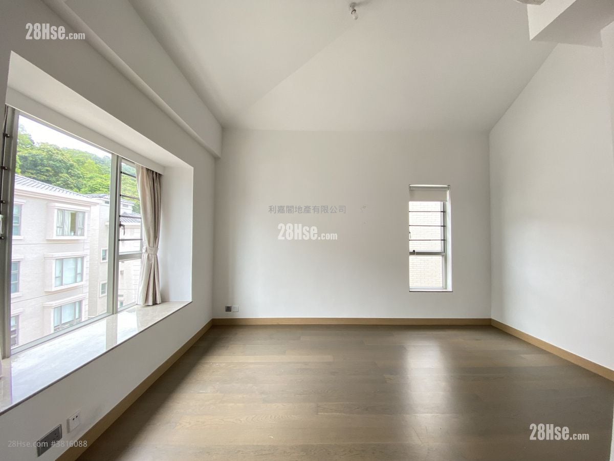 Hampstead Rental 4 Bedrooms , 3 Bathrooms 2,088 ft²