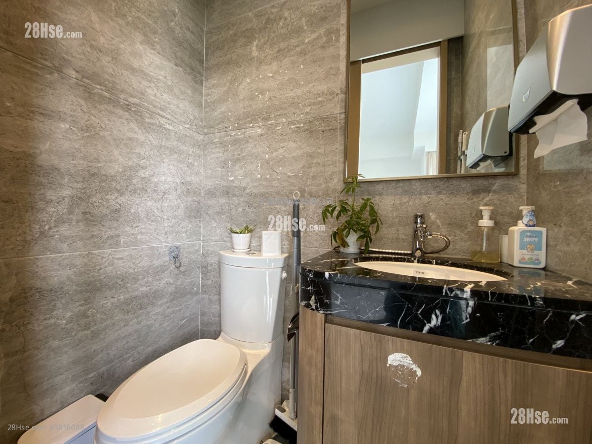 Hampstead Rental 4 Bedrooms , 3 Bathrooms 2,088 ft²