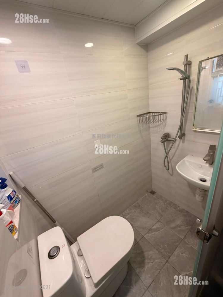 长辉大厦 租盘 208 平方尺