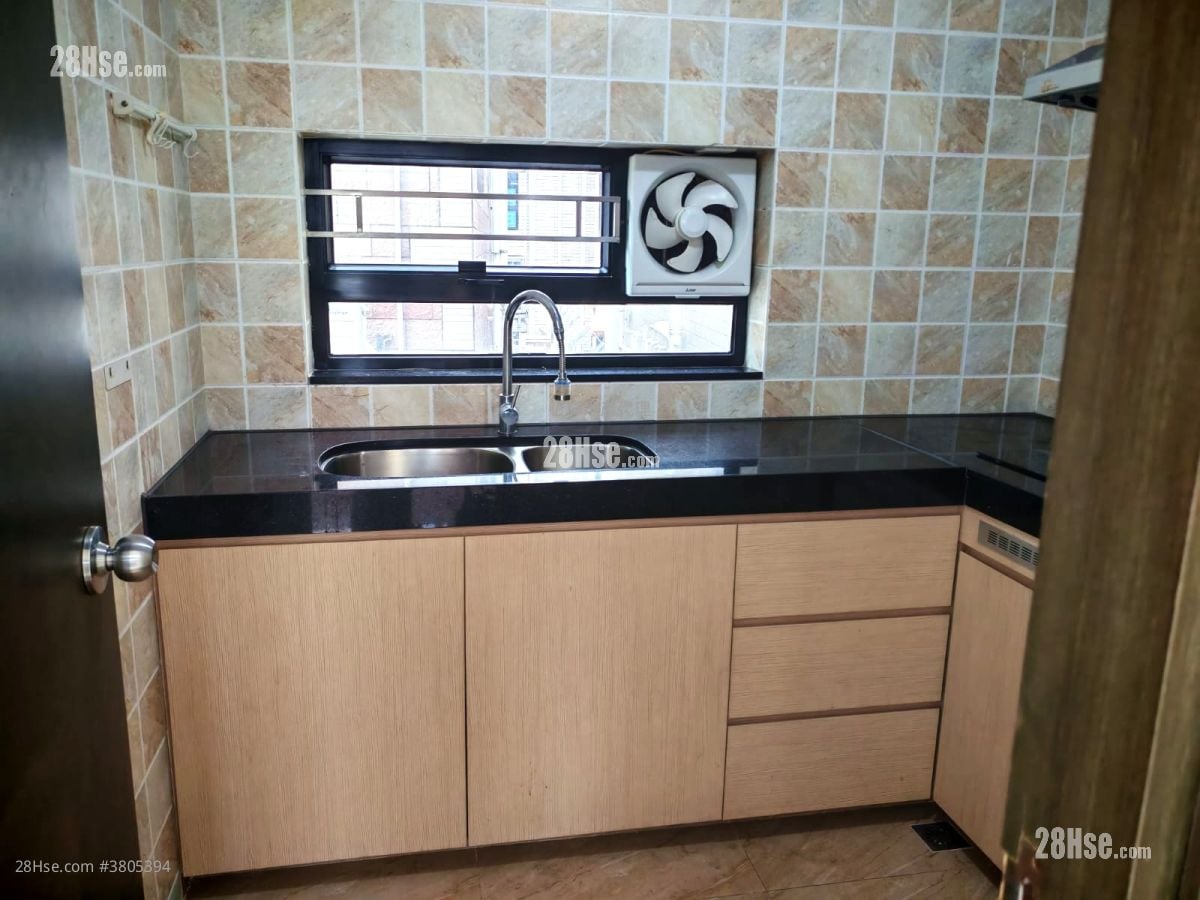 村屋 租盤 3 房 , 1 浴室 700 平方呎