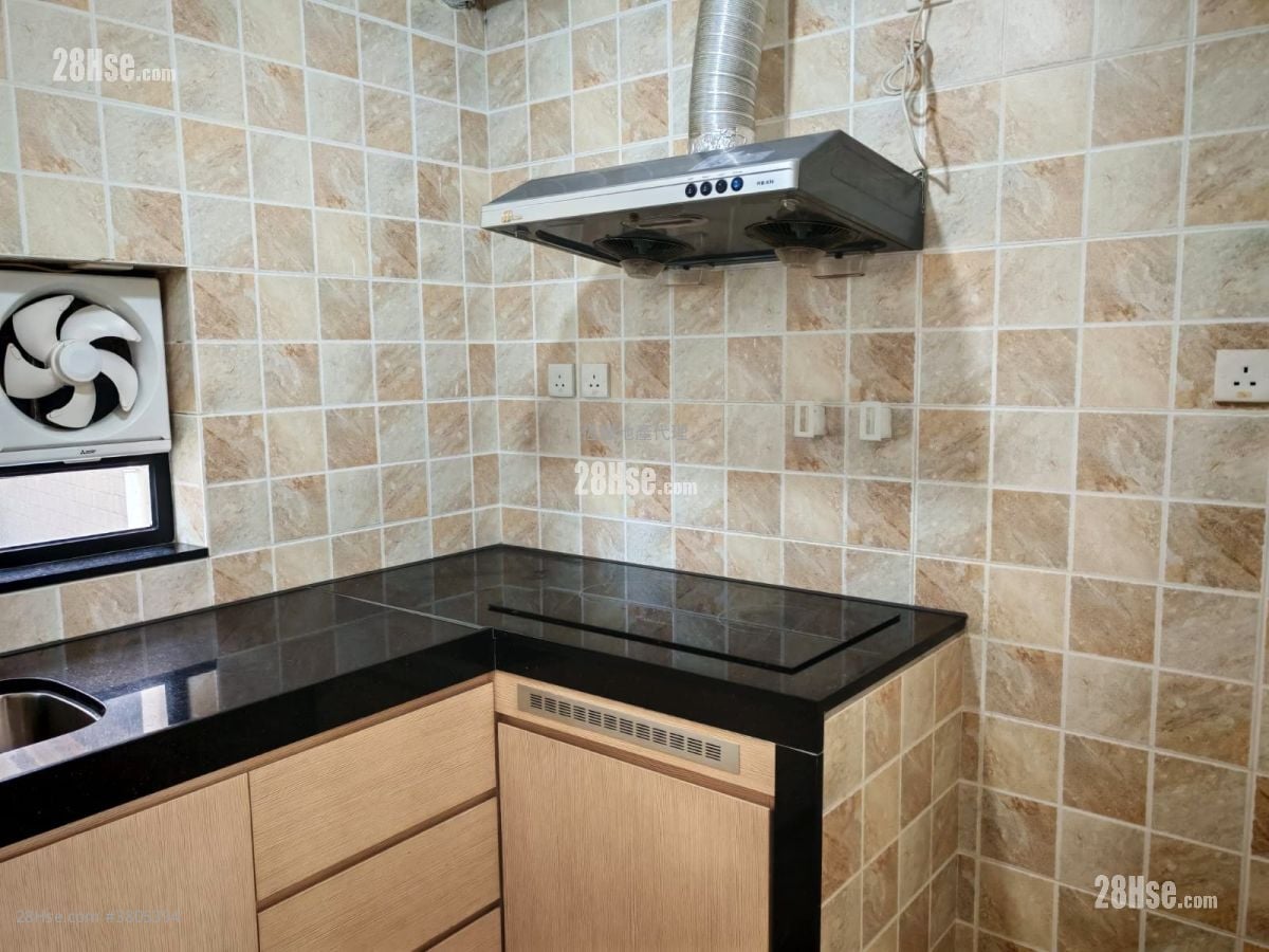 村屋 租盤 3 房 , 1 浴室 700 平方呎