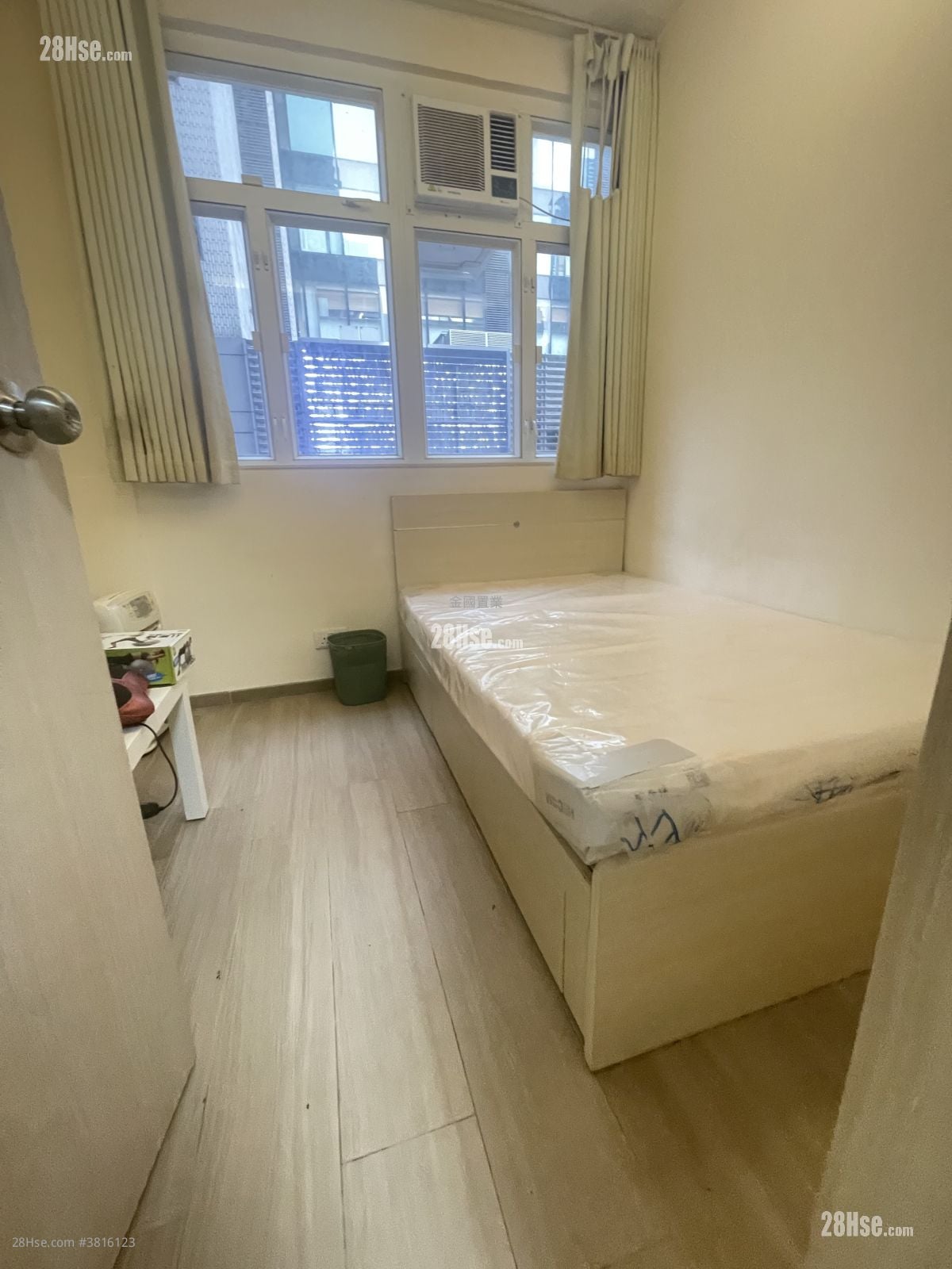 鸿运大楼 租盘 250 平方尺